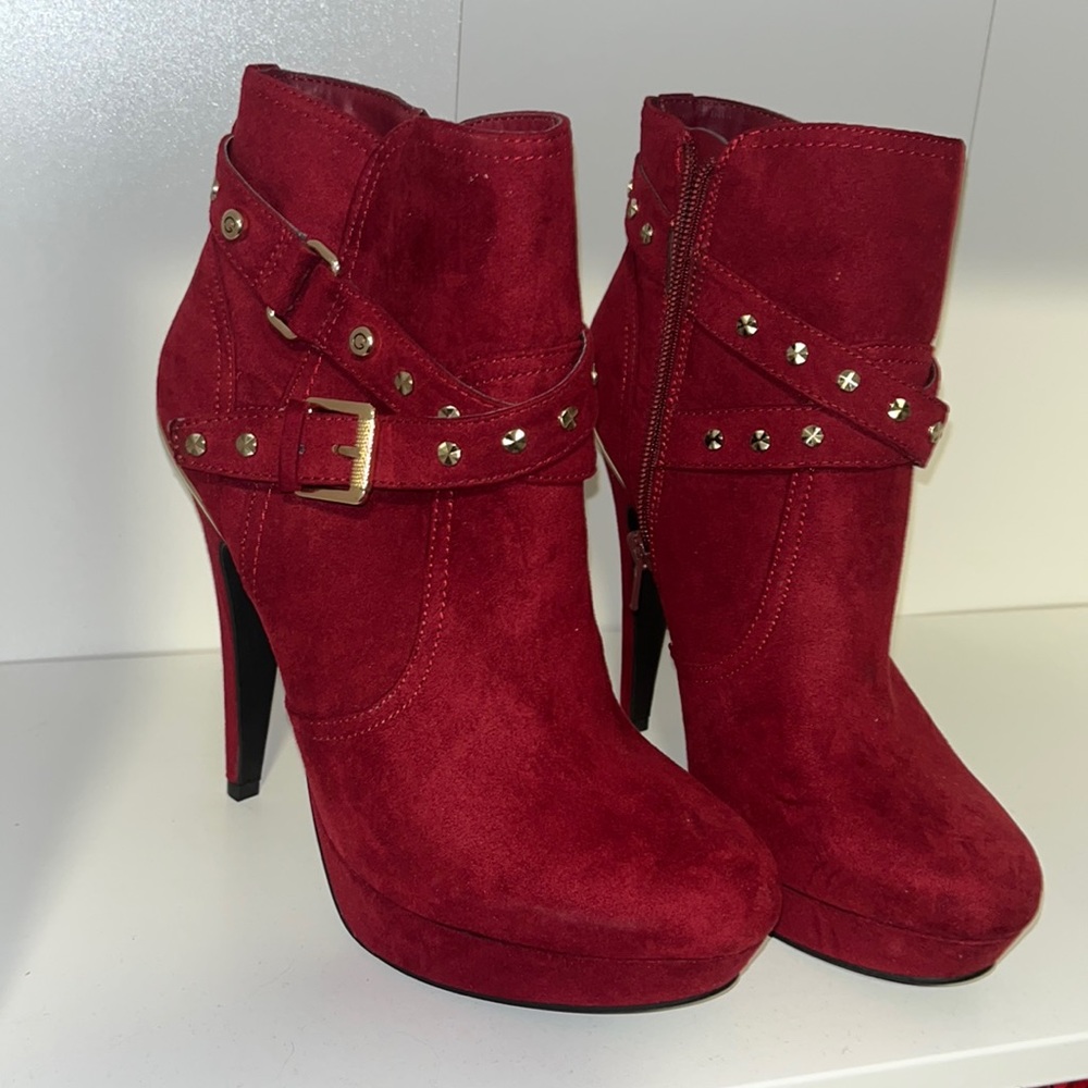 Red guess heels never worn broken ankle could not wear them